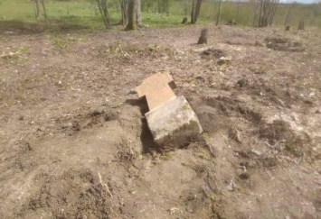 Под Озерском нашли памятник-крест 21 неизвестному русскому солдату (фото)