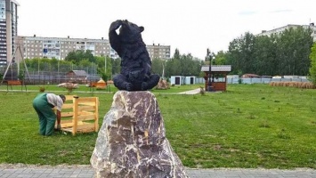 Петербургский скульптор создал фигуру медвежонка для Барнаульского зоопарка
