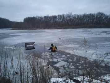 В Белгородском районе под лед провалился автомобиль