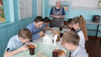 Где в Алтайском крае лучше всего кормят школьников
