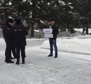 Общественники отметили День прав человека в Алтайском крае пикетами у «голубого дома»