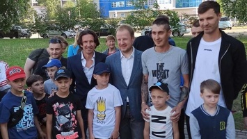 Детский турнир по футболу памяти Геннадия Смертина открыли в Барнауле