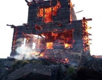 В Рабочеостровске сгорела церковь из фильма «Остров»