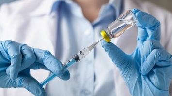 Пункты вакцинации от "ковида" открыли на вокзалах Симферополя