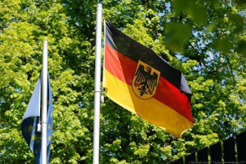Германия решила смягчить ограничения на въезд из стран COVID-риска