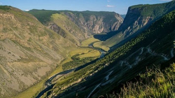 Туристы решили очистить горную долину на Алтае от мусора, но им нужна помощь