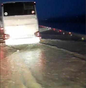В Крыму ночью затопило участок "Тавриды": как движение сейчас, - ФОТО, ВИДЕО