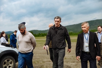Василий Орлов посетил аэропорт Экимчана