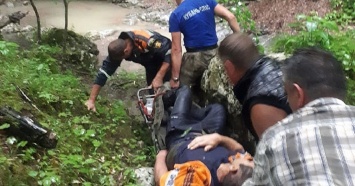 Спасатели помогли мужчине, упавшему со скалы в Мостовском районе