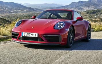 В России стартовали продажи новых Porsche 911 GTS