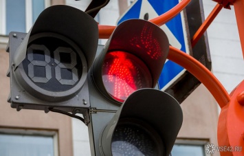 Новый светофор вызывного типа появился на одном из проспектов в Новокузнецке