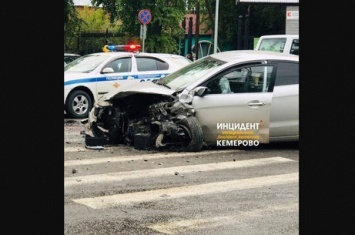 Шесть человек пострадали в ДТП на кемеровском перекрестке