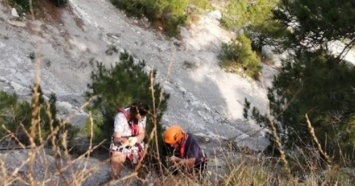 Новороссийские спасатели помогли девочке, застрявшей на скальном участке горы Колдун