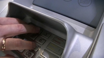 Около трети россиян перестали пользоваться банкоматами