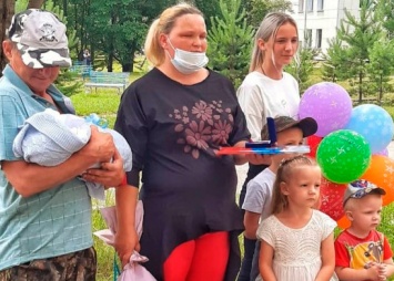 Жительница Райчихинска в 32 года родила десятого ребенка