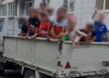 В Тынде водитель катал детей в кузове