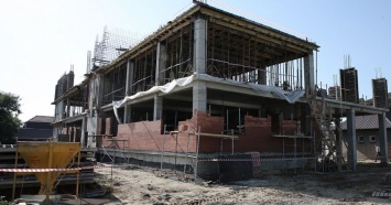 Строители возвели два этажа новой школы в краснодарской станице Старокорсунской