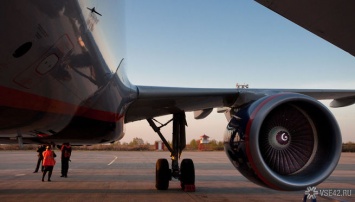 Самолет из Красноярска вынужденно вернулся в аэропорт из-за утечки топлива