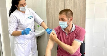 Коронавирус - в нокаут: чемпион мира по боксу Дмитрий Пирог сделал прививку от COVID-19
