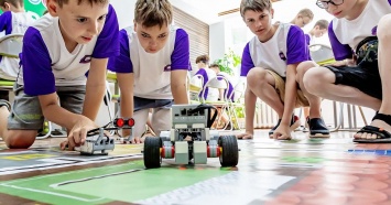 В детском центре «Орленок» стартовала проектная смена по робототехнике и техническому творчеству «Робокуб»