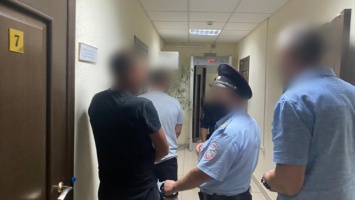 В Саратове два ремонтника заманили женщину в подвал и изнасиловали