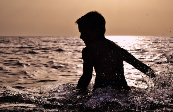Пытавшийся спасти тонущего ребенка мужчина погиб в море под Анапой
