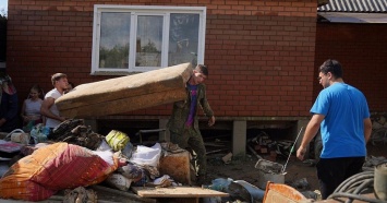 70 волонтеров приехали в Горячий Ключ, чтобы помогать жителям устранять последствия подтоплений