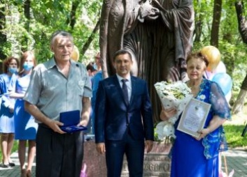 Олег Имамеев наградил 13 семей «За любовь и верность»