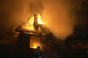 Причиной пожара в Пыть-Яхе, который унес жизни двух детей и мужчины, оказалась непотушенная сигарета погибшего