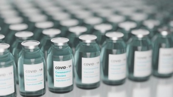 Попова опровергла возможность заразиться COVID-19 от привитого