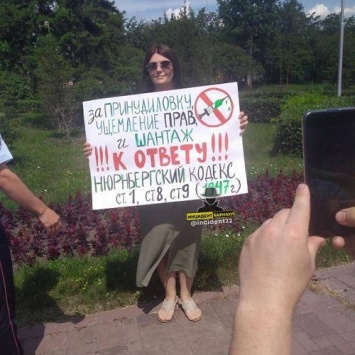 Одиночные пикеты против обязательной вакцинации в Барнауле прошли без задержаний