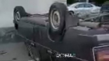 Автомобиль «Жигули» перевернули на крышу в Барнауле