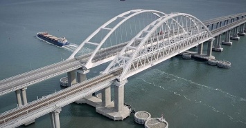 Автомобилистов предупредили об ограничении движения на Крымском мосту