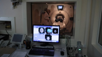 Петербургские ученые нашли способ делать четкое МРТ полным людям