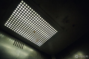 Лифт с рабочими упал в московском здании