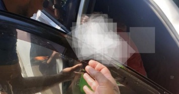 В Новороссийске родители оставили ребенка в закрытом автомобиле на жаре