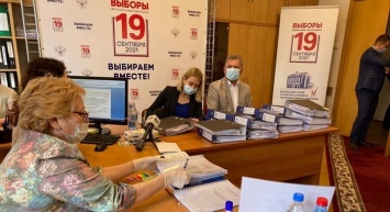 «Единая Россия» подала в Крайизбирком документы о выдвижении кандидатов в АКЗС