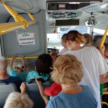 «Давка, крики и скандалы!» Пассажиры жалуются на сокращение числа пригородных рейсов