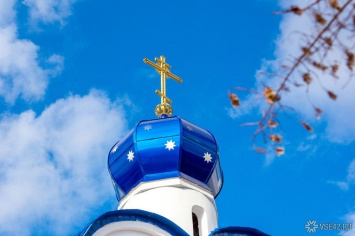 Церковнослужащая в Ростове-на-Дону облила прихожанку с младенцем из ведра за попытку войти в храм с коляской
