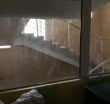 Затопленная ливнем новокузнецкая больница на неделю ограничила прием