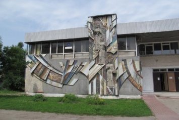 Облвласти признали культурным наследием мозаичное панно на здании ДК в Правдинске