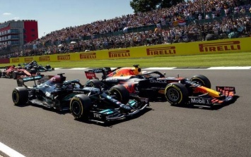 Red Bull озвучил "стоимость" аварии Ферстаппена на Гран-при Великобритании