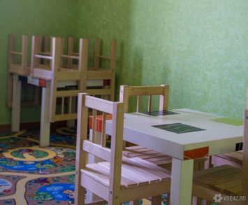 Руководство "переселяемого" кемеровского детсада отказалось впускать родителей под предлогом затянувшегося ремонта