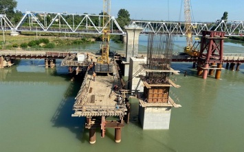 Власти пообещали досрочно завершить строительство нового Яблоновского моста