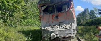 Разбитый в ДТП локомотив отбуксировали в Калугу (видео, фото)