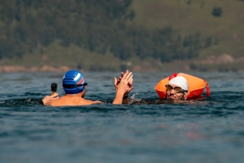 Спортсмены завершили первый этап экологического заплыва на Байкале