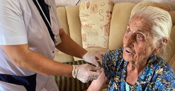 102-летняя жительница Адыгеи вакцинировалась от коронавируса