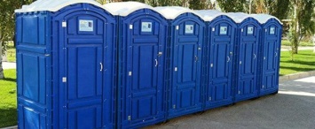 В Калуге на набережной установили общественные туалеты