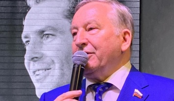 Сенатор РФ Александр Карлин принял участие в открытии выставки, посвященной Герману Титову
