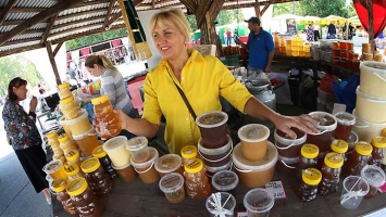 Медовая ярмарка в Барнауле собрала пчеловодов из разных районов края